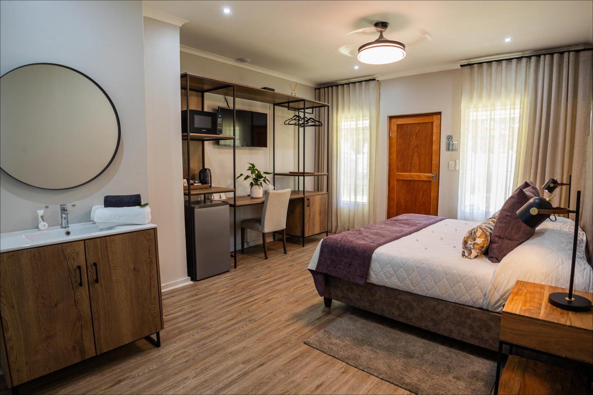 Scott'S Manor Guesthouse Function And Conference Venue Lichtenburg Bagian luar foto