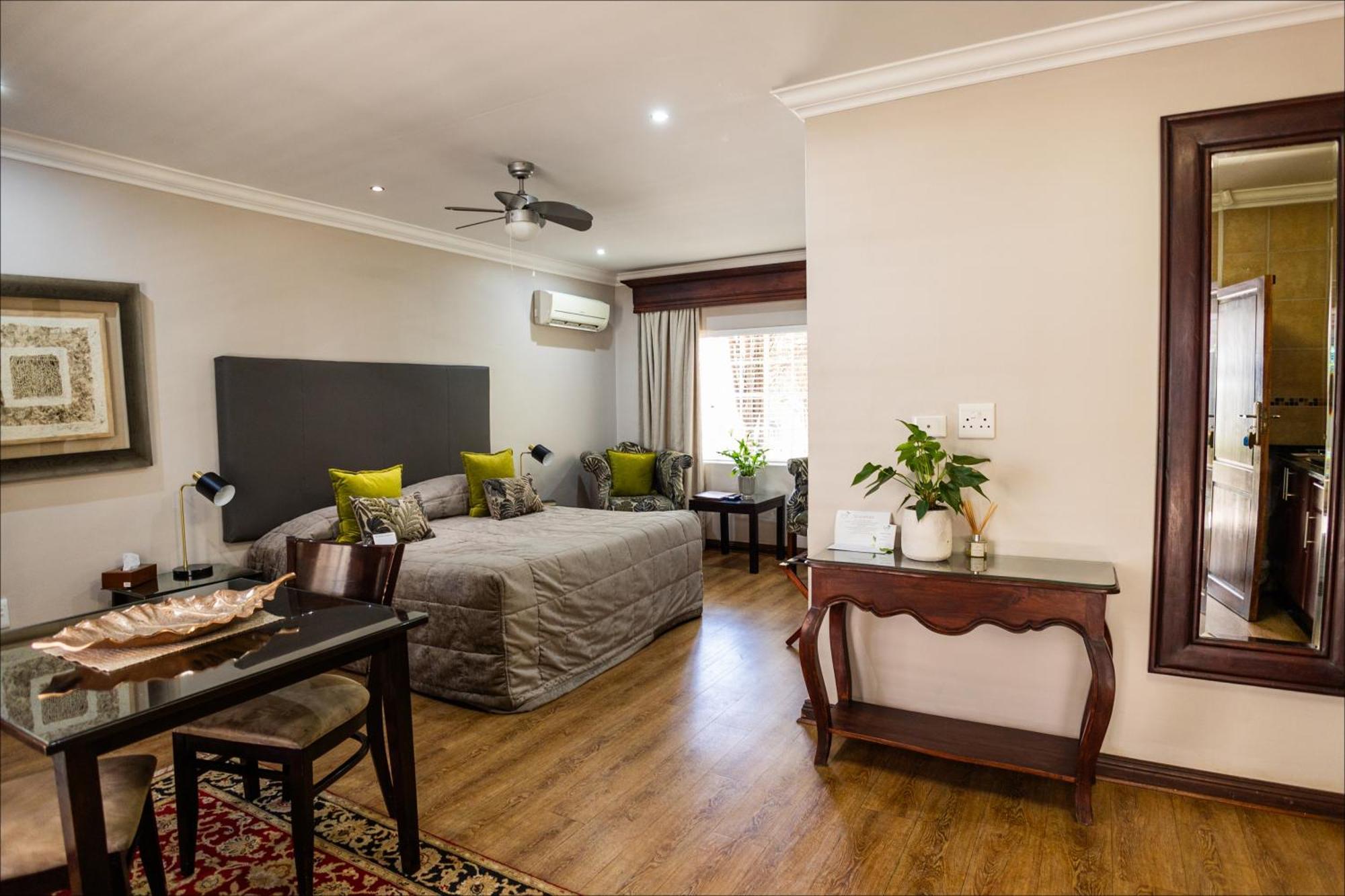 Scott'S Manor Guesthouse Function And Conference Venue Lichtenburg Bagian luar foto