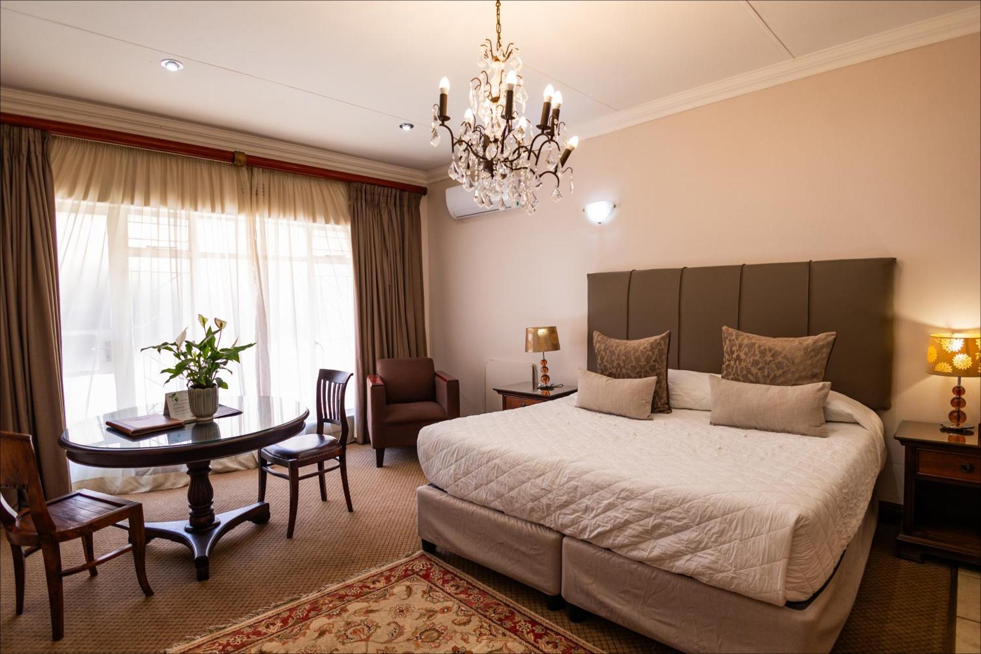 Scott'S Manor Guesthouse Function And Conference Venue Lichtenburg Bagian luar foto