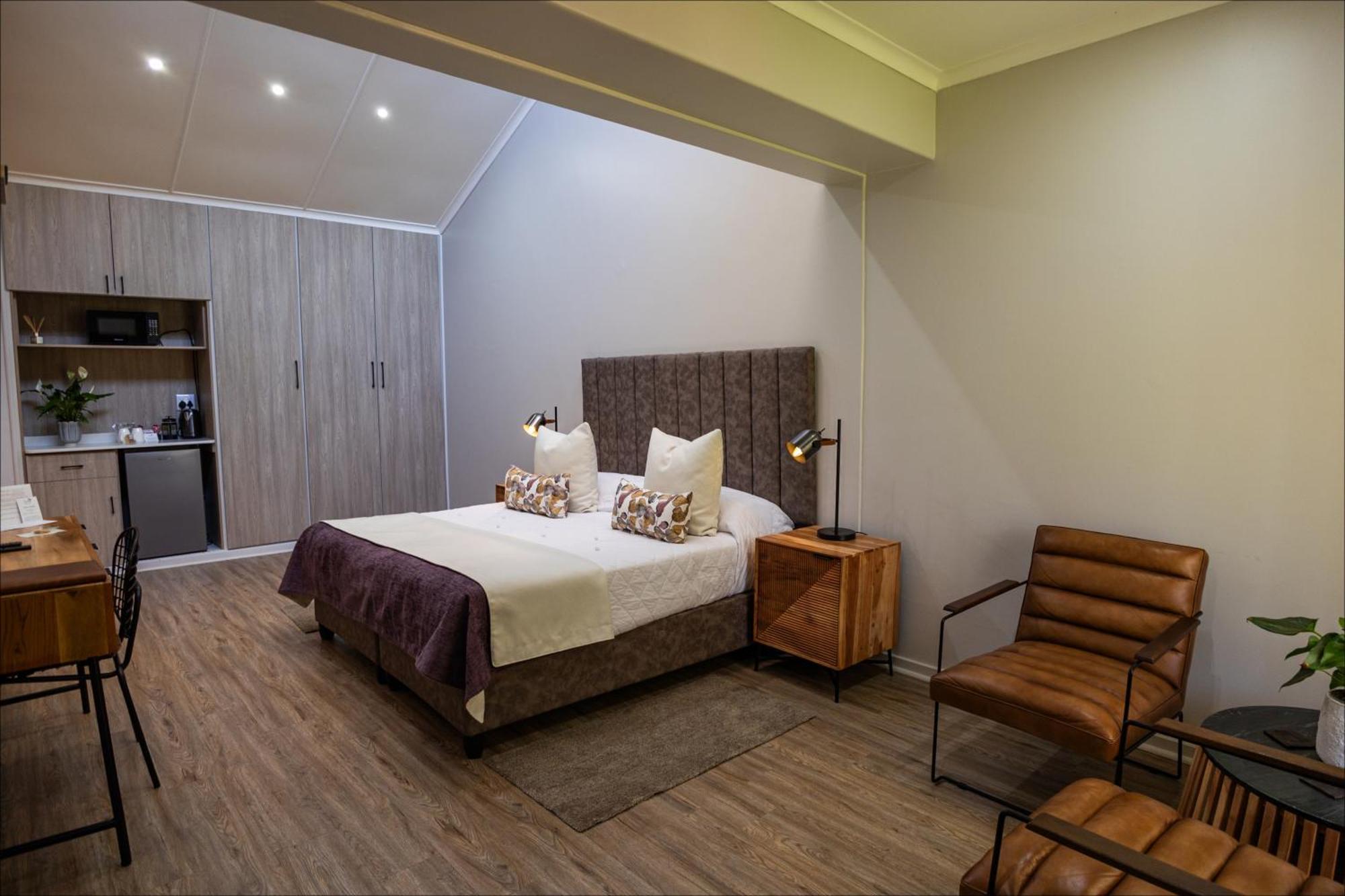 Scott'S Manor Guesthouse Function And Conference Venue Lichtenburg Bagian luar foto