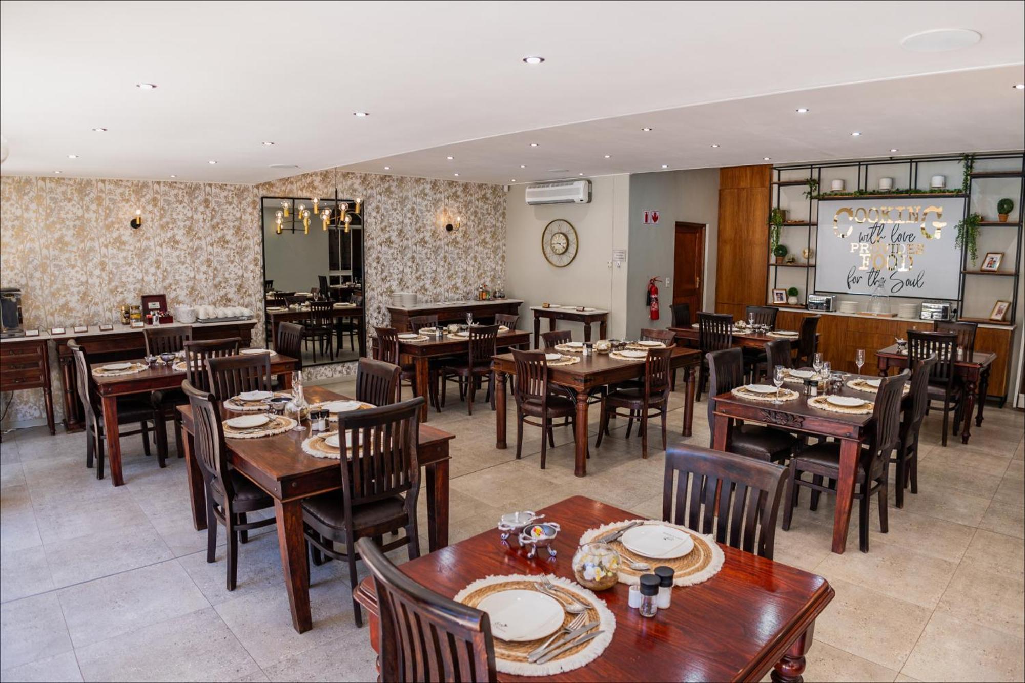 Scott'S Manor Guesthouse Function And Conference Venue Lichtenburg Bagian luar foto